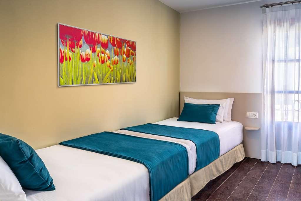 Occidental Pueblo Acantilado El Campello Room photo